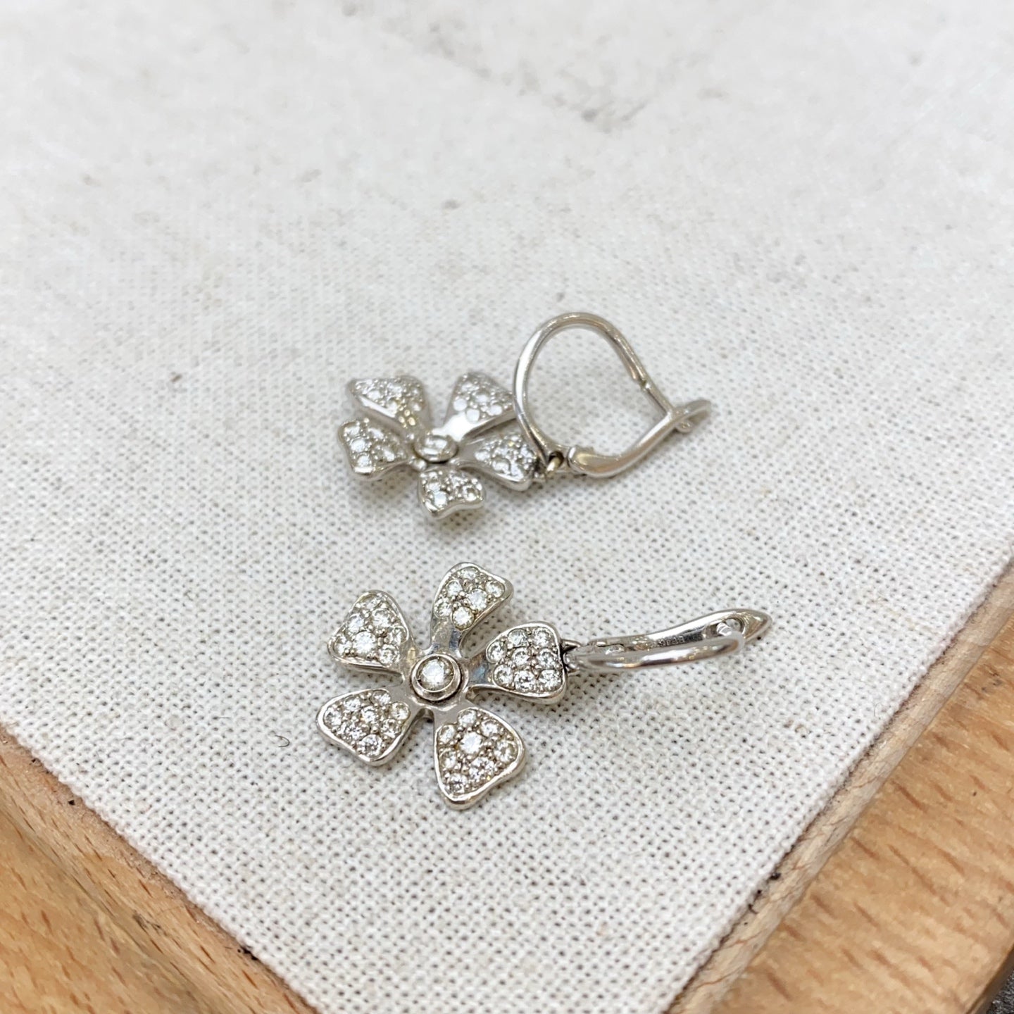 de beers戴比尔斯 Earrings