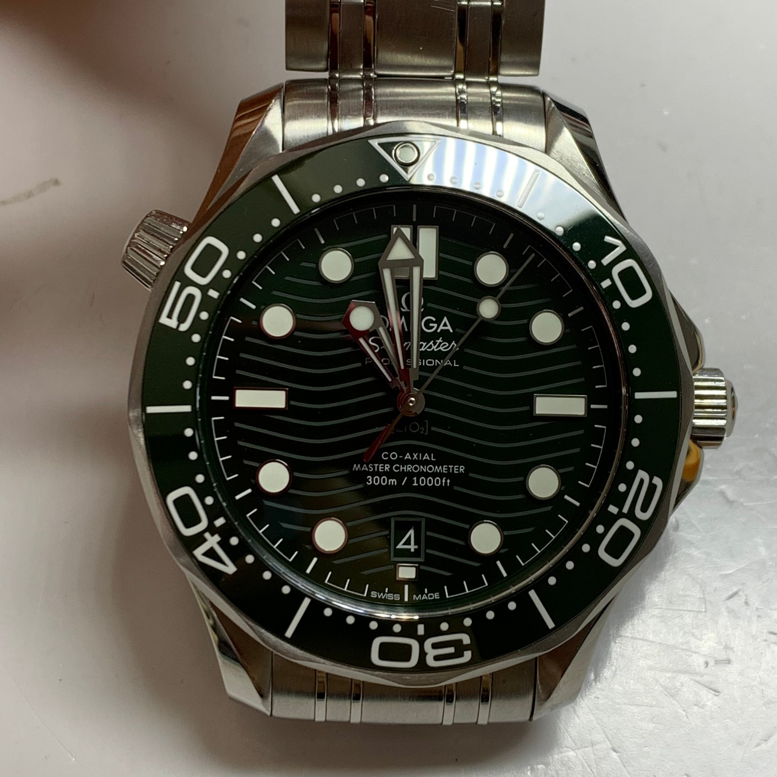 Omega Seahorse Series 42 210.30.42.20.10.001