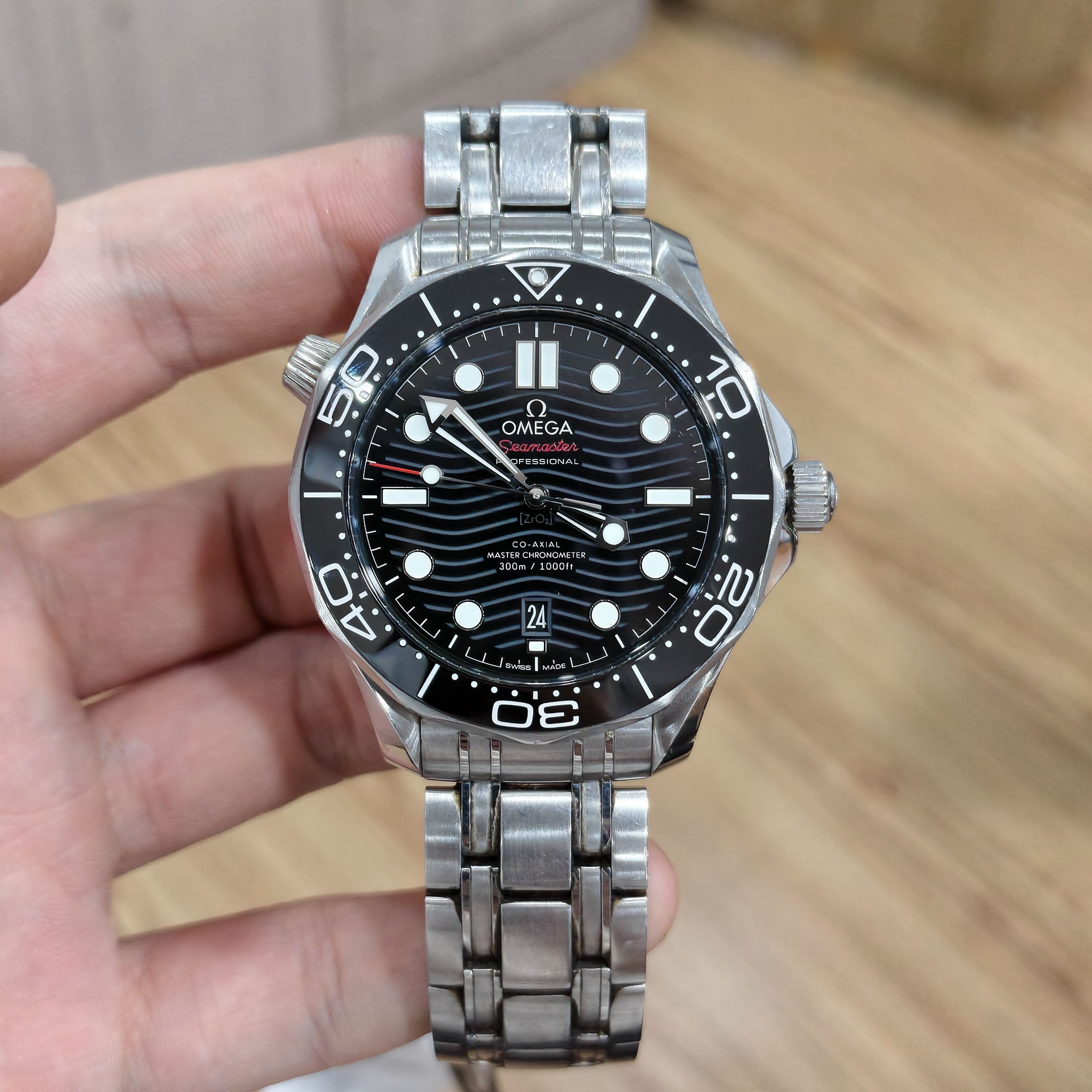 Omega Seahorse Series 42 210.30.42.20.01.001