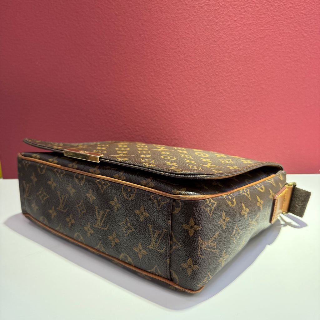 Louis Vuitton Messenger Bag