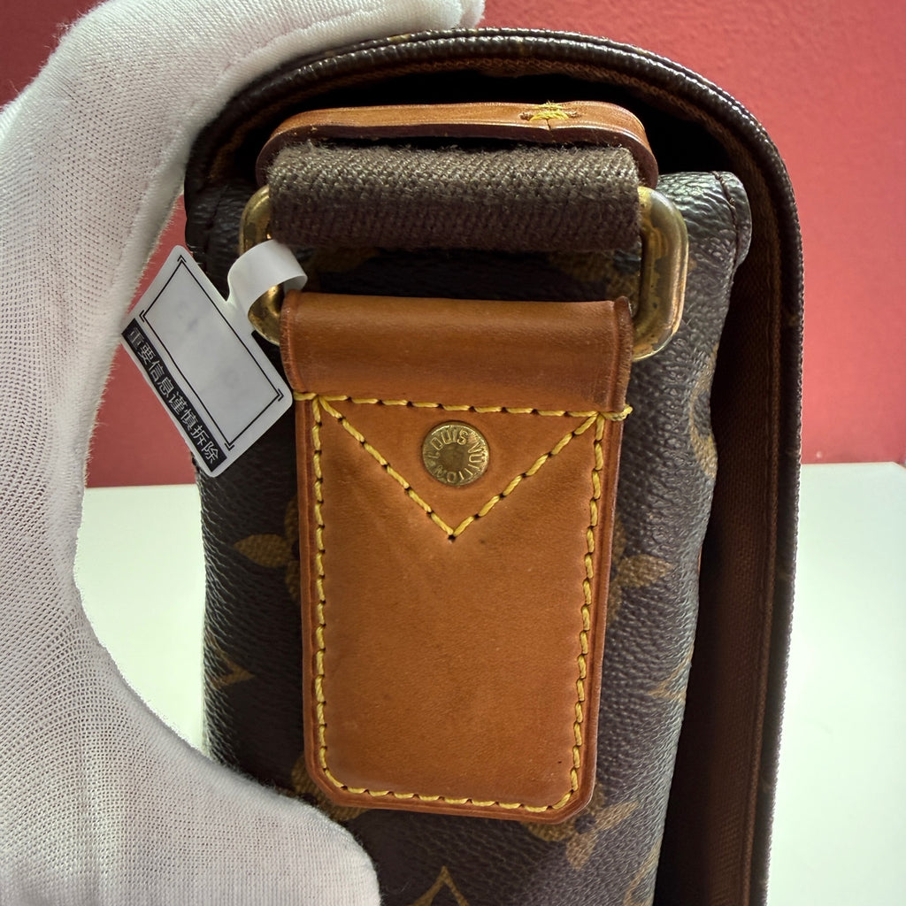 Louis Vuitton Messenger Bag