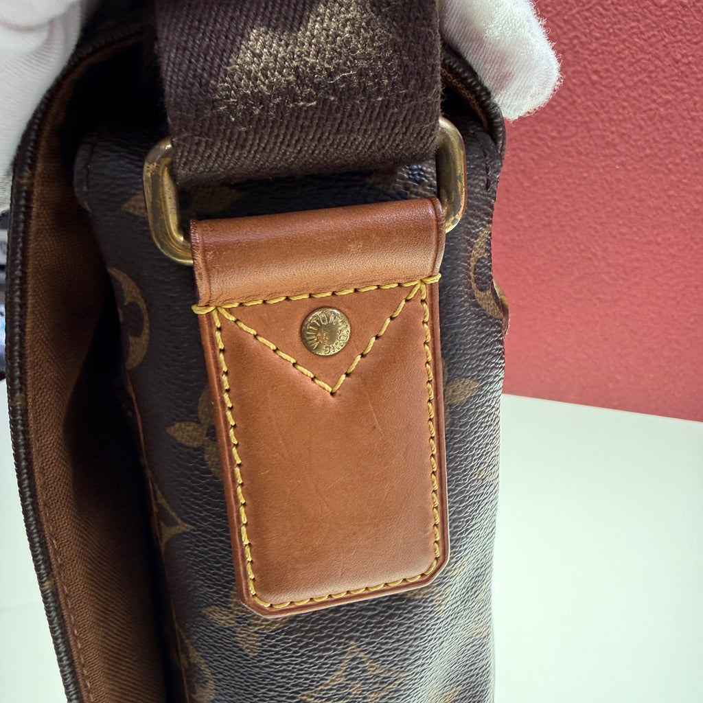 Louis Vuitton Messenger Bag