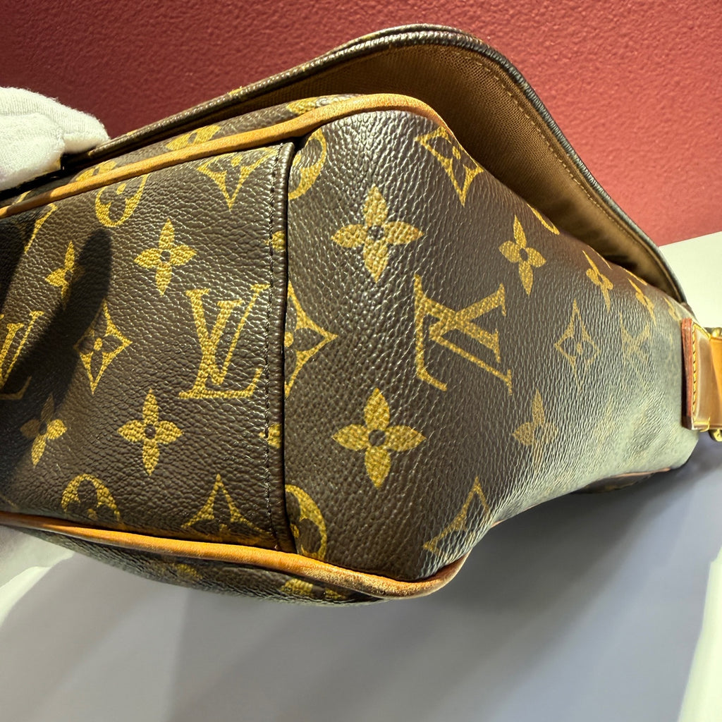 Louis Vuitton Messenger Bag