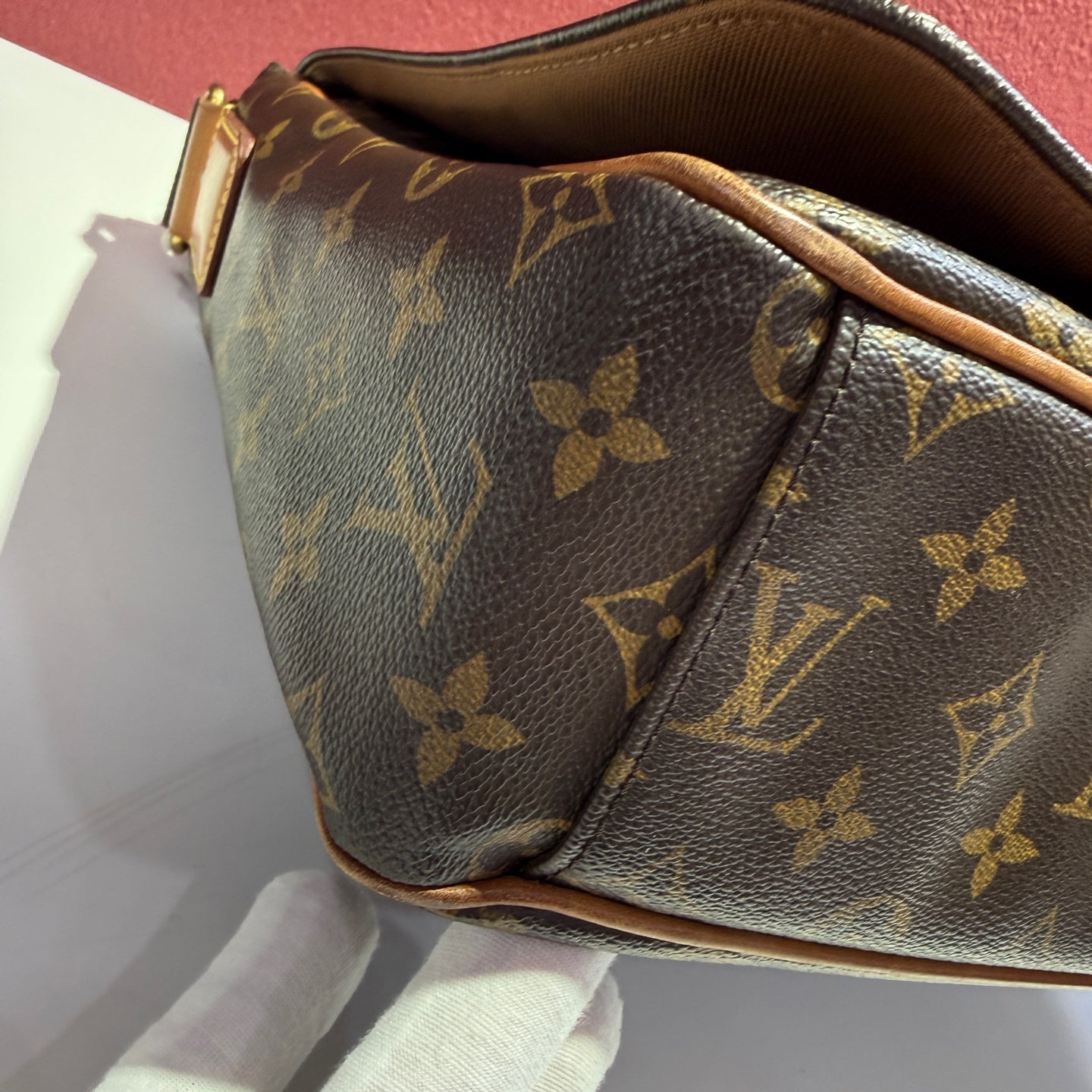 Louis Vuitton Messenger Bag