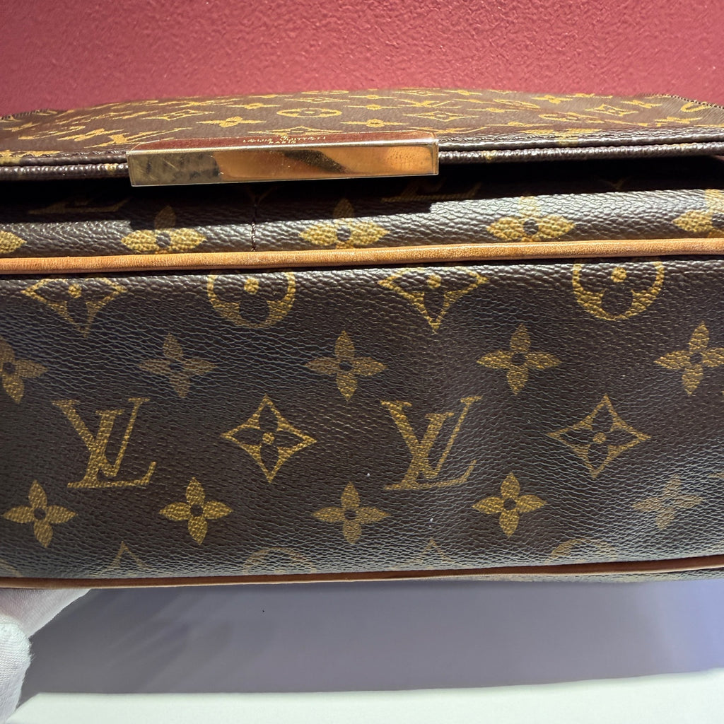 Louis Vuitton Messenger Bag