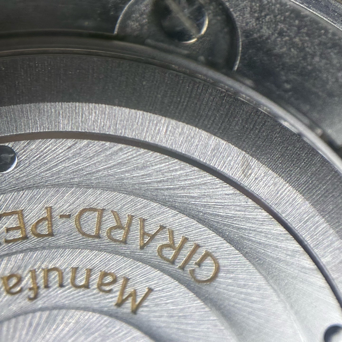 Girard-Perregaux Laureato 42 mm 81020-11-131-11A