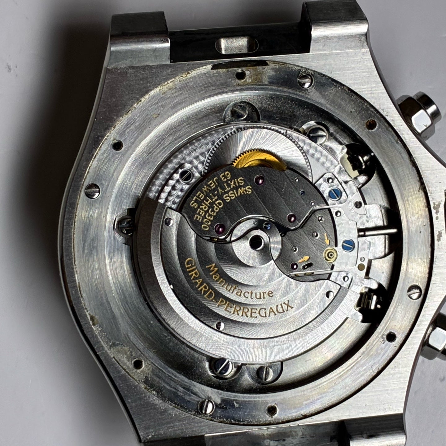 Girard-Perregaux Laureato 42 mm 81020-11-131-11A