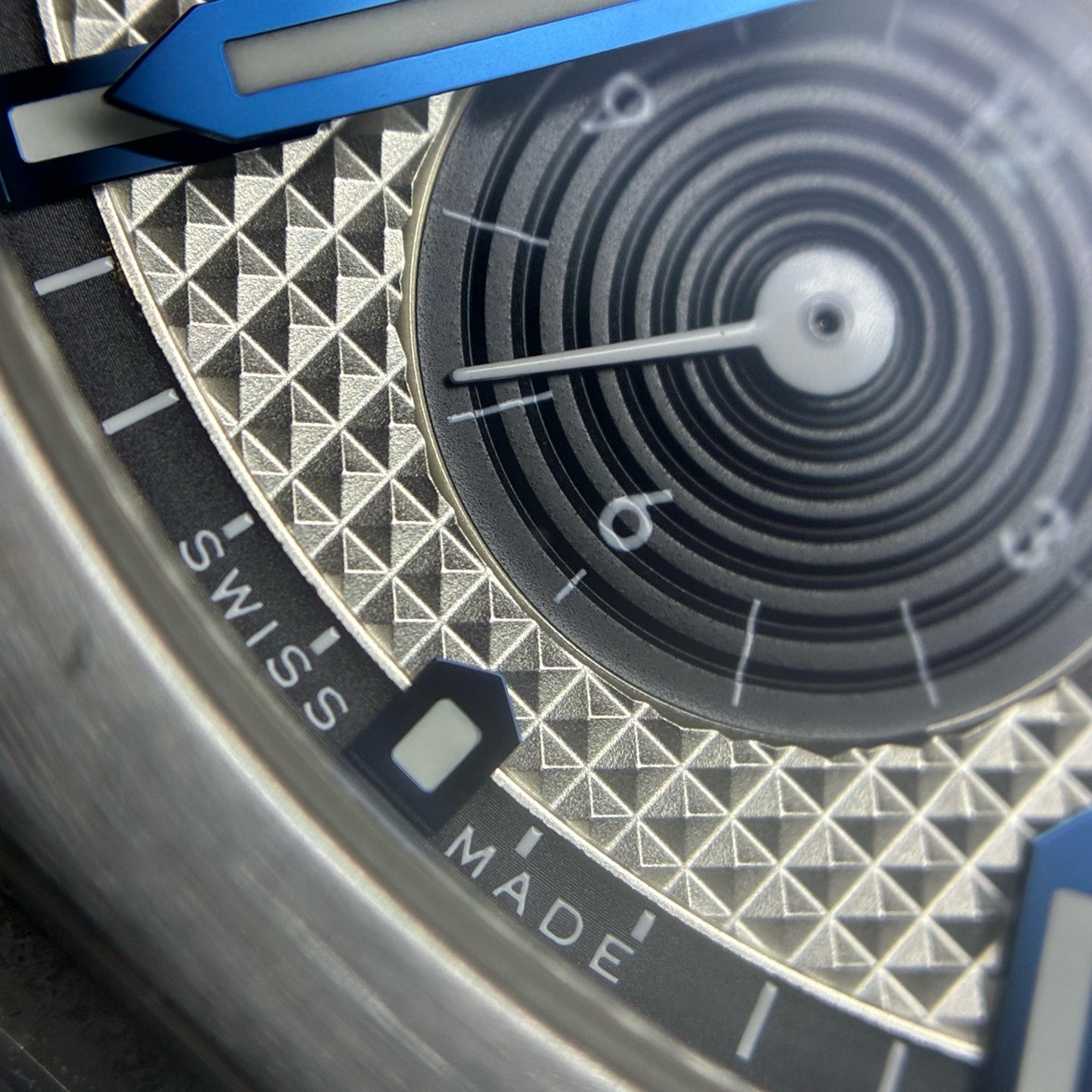 Girard-Perregaux Laureato 42 mm 81020-11-131-11A