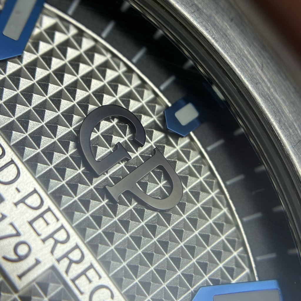 Girard-Perregaux Laureato 42 mm 81020-11-131-11A