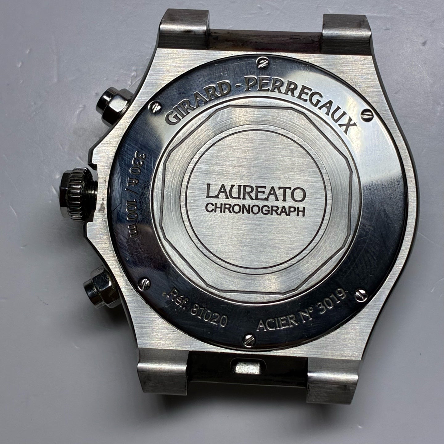 Girard-Perregaux Laureato 42 mm 81020-11-131-11A
