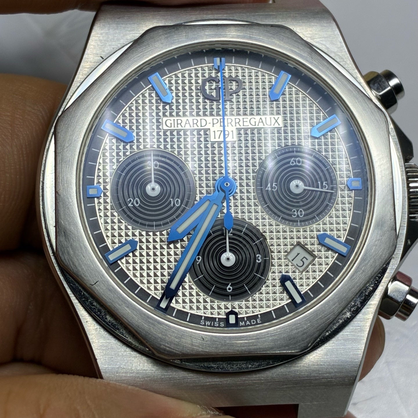 Girard-Perregaux Laureato 42 mm 81020-11-131-11A