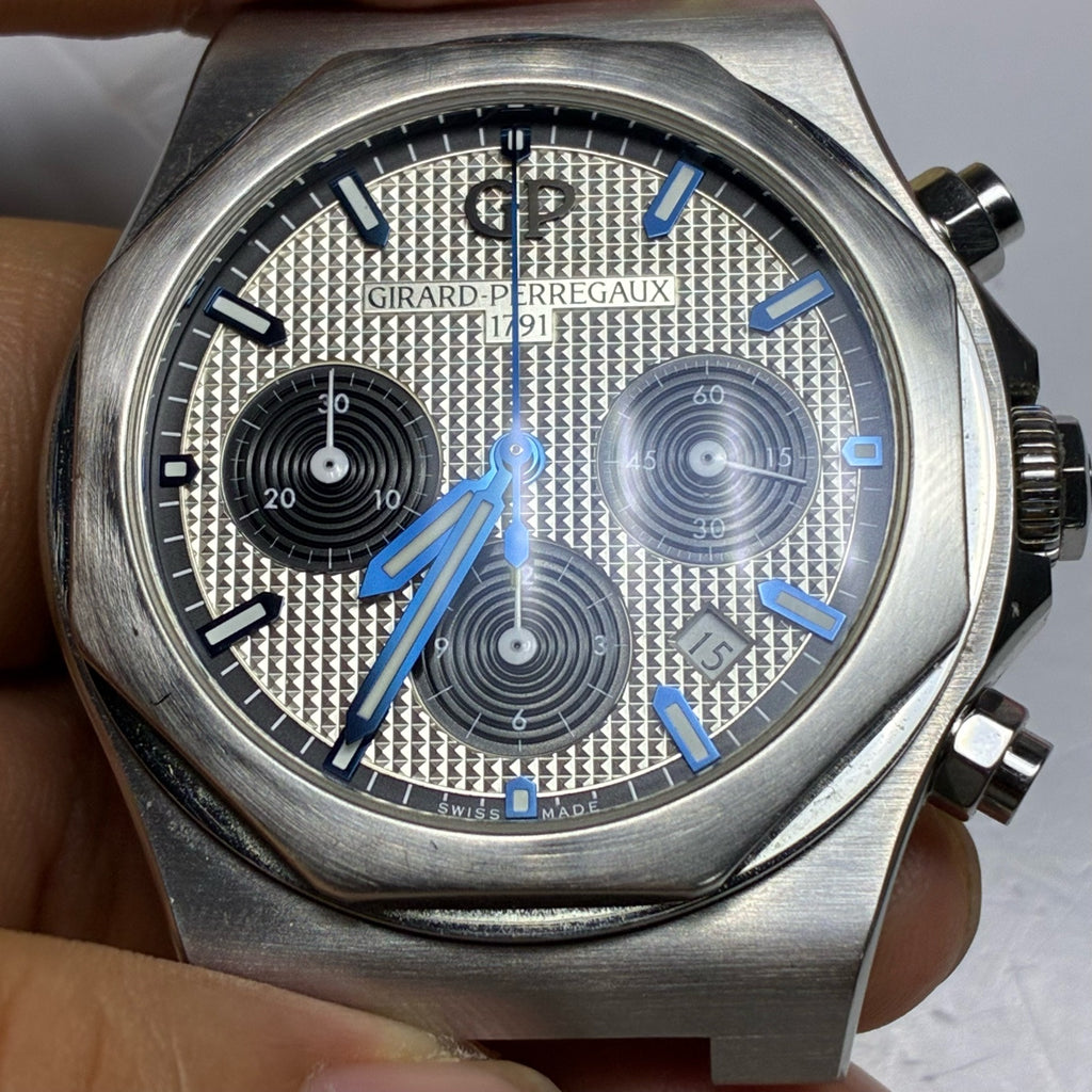 Girard-Perregaux Laureato 42 mm 81020-11-131-11A