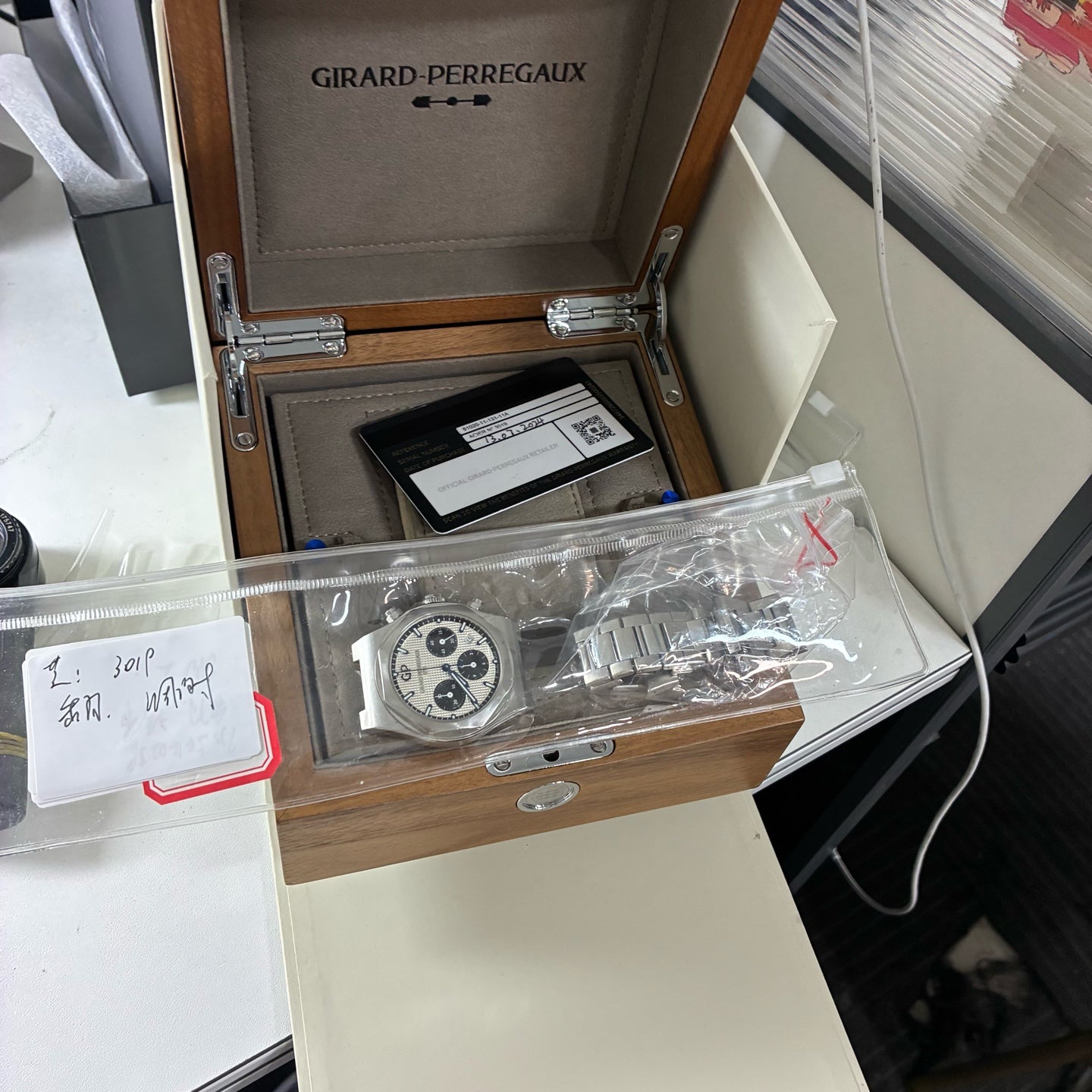 Girard-Perregaux Laureato 42 mm 81020-11-131-11A