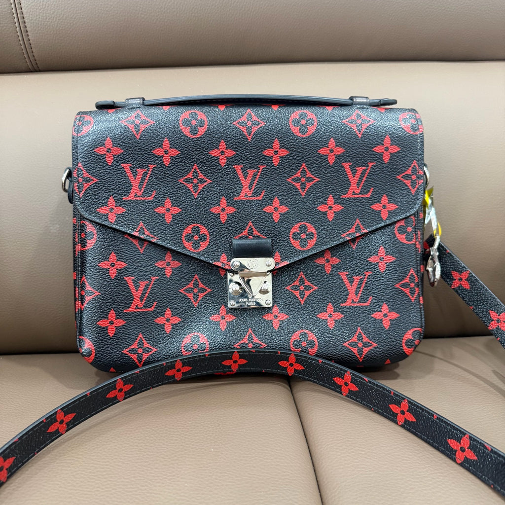 Louis Vuitton Messenger Bag