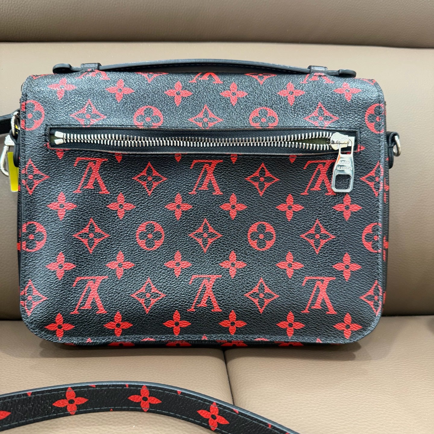 Louis Vuitton Messenger Bag