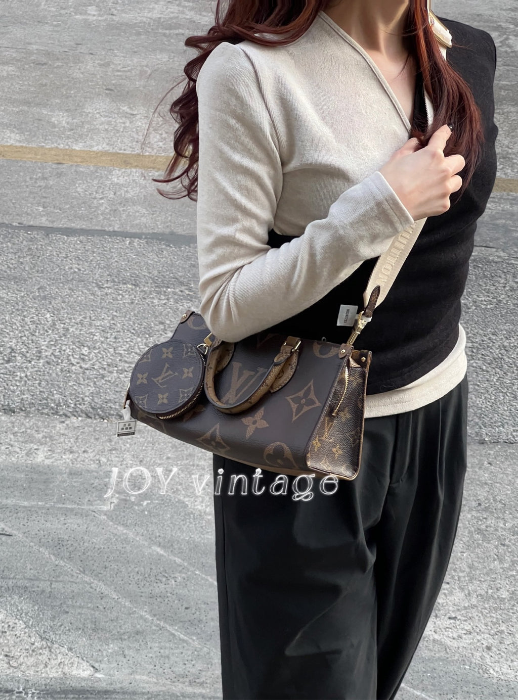 Louis Vuitton Onthego Crossbody 25 x 13 x 10 M46653