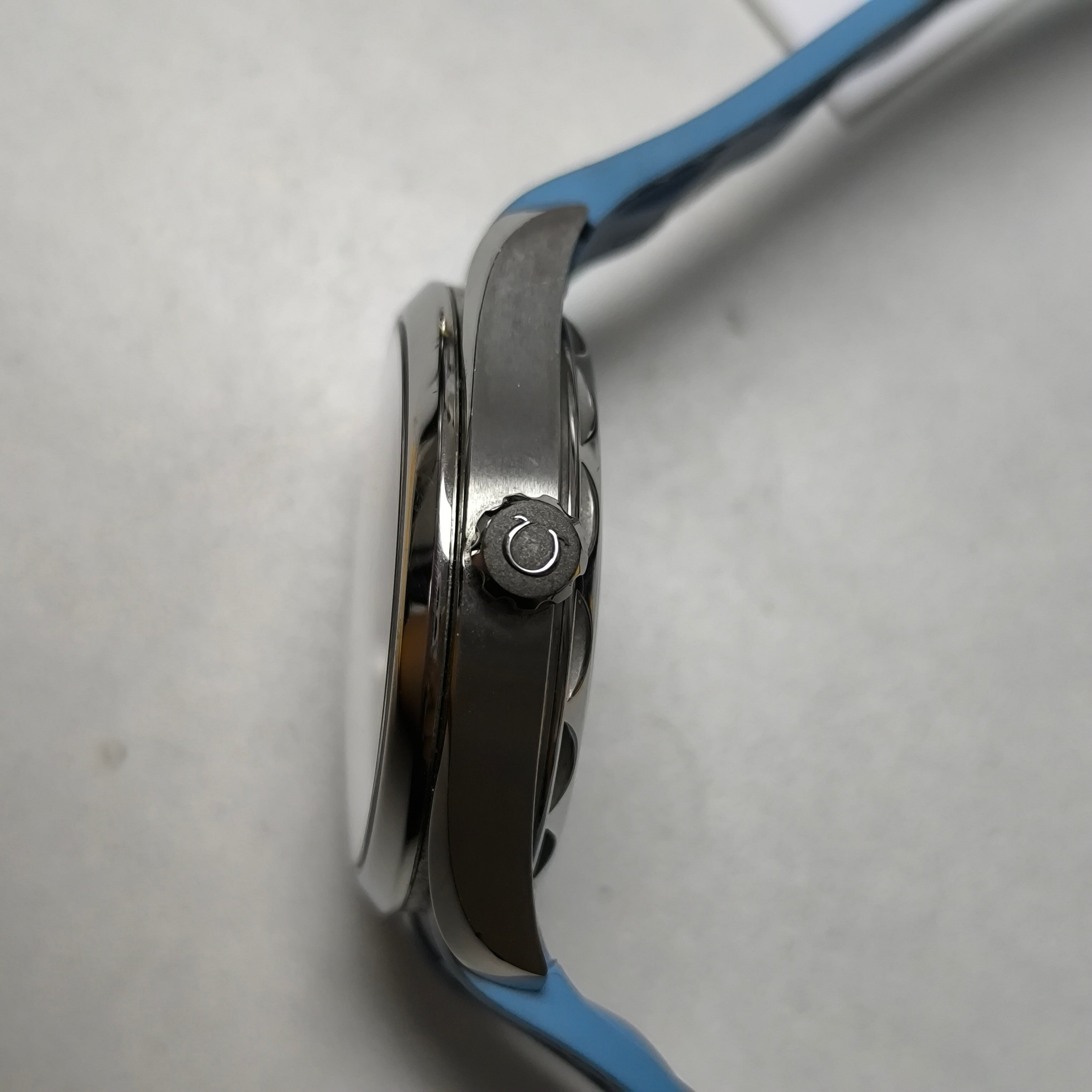 Omega Seahorse 41 millimeters 220.10.41.21.03.005
