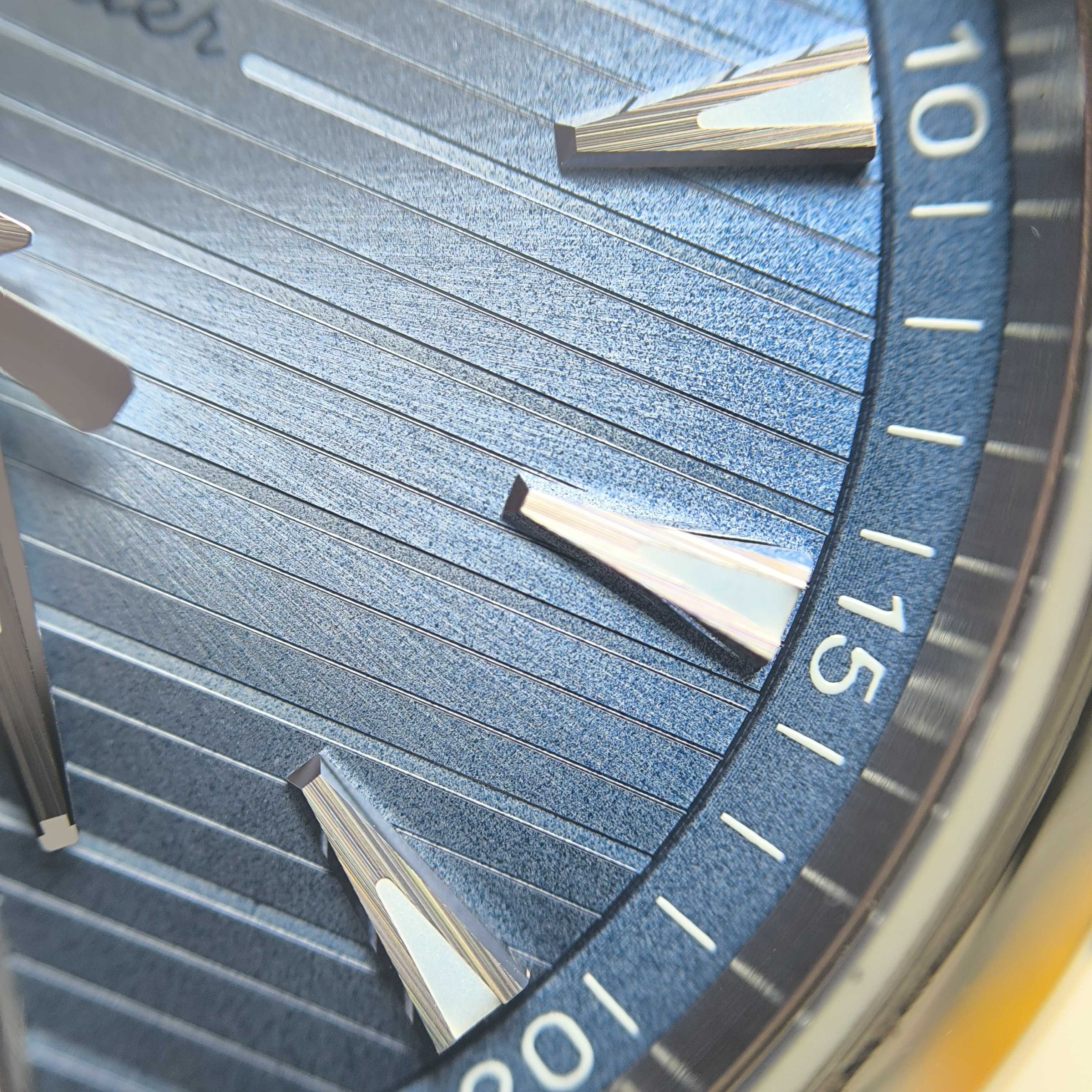 Omega Seahorse 41 millimeters 220.10.41.21.03.005