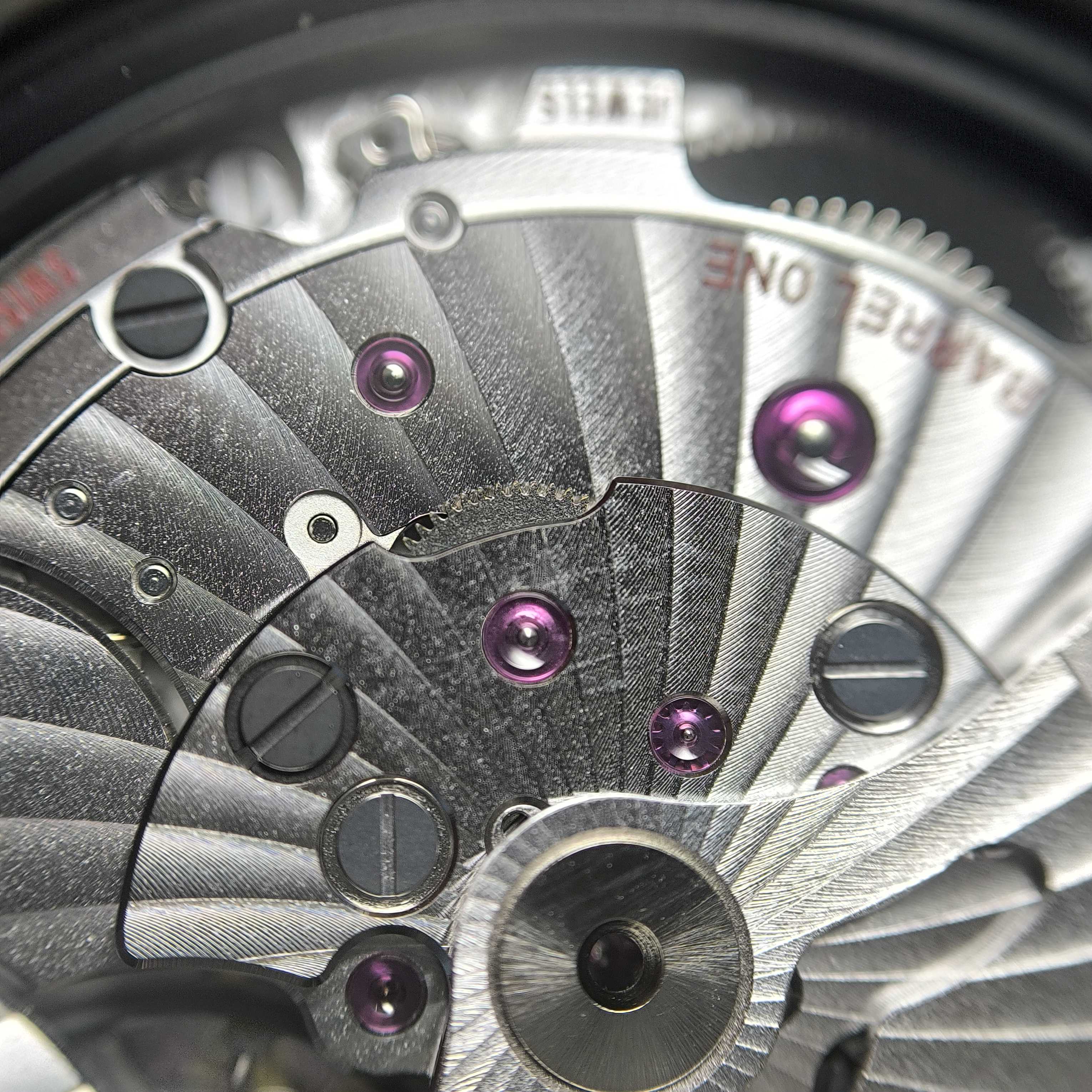 Omega Seahorse 41 millimeters 220.10.41.21.03.005