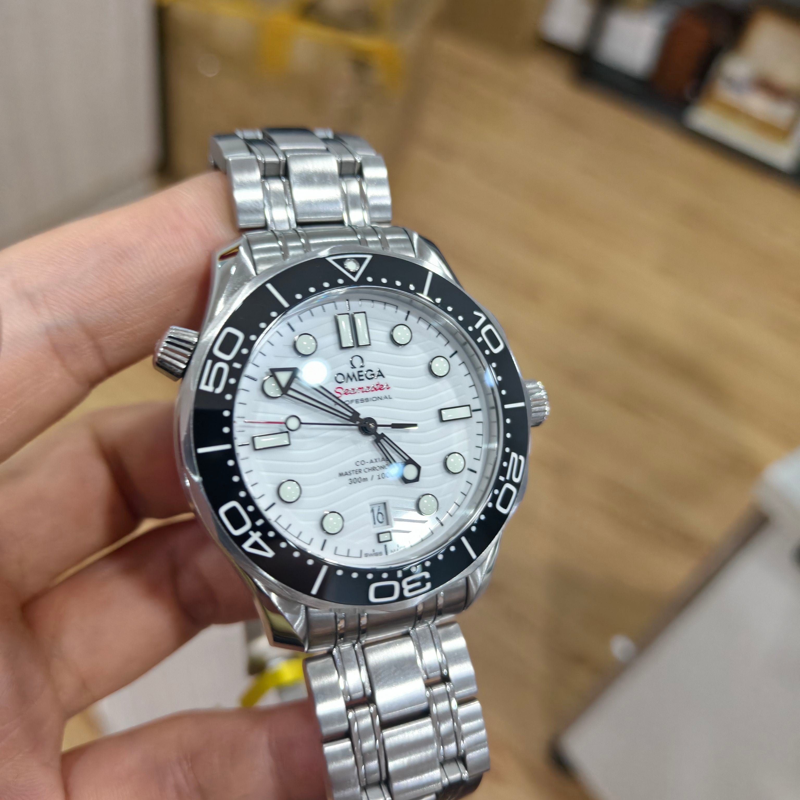 Omega Seahorse Series 42 210.30.42.20.04.001