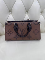 Louis Vuitton Onthego Crossbody 25 x 13 x 10 M46653