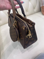 Louis Vuitton Onthego Crossbody 25 x 13 x 10 M46653