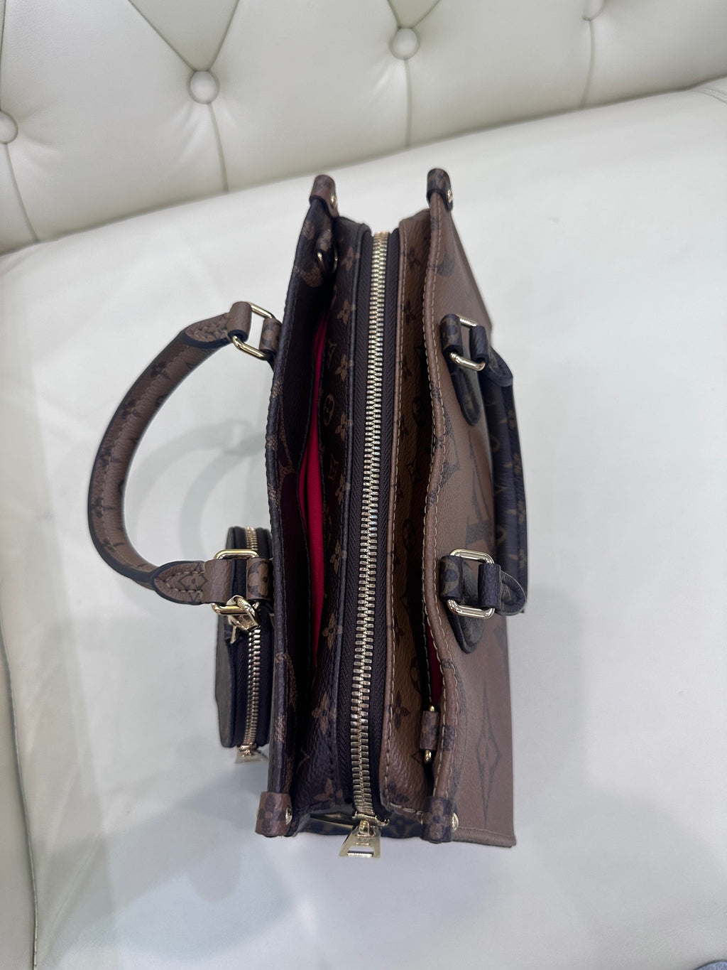 Louis Vuitton Onthego Crossbody 25 x 13 x 10 M46653
