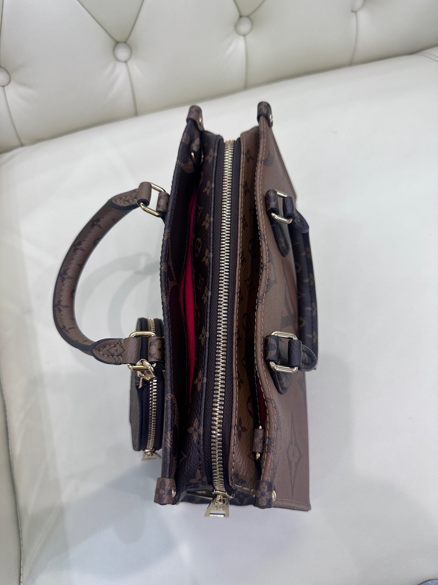 Louis Vuitton Onthego Crossbody 25 x 13 x 10 M46653