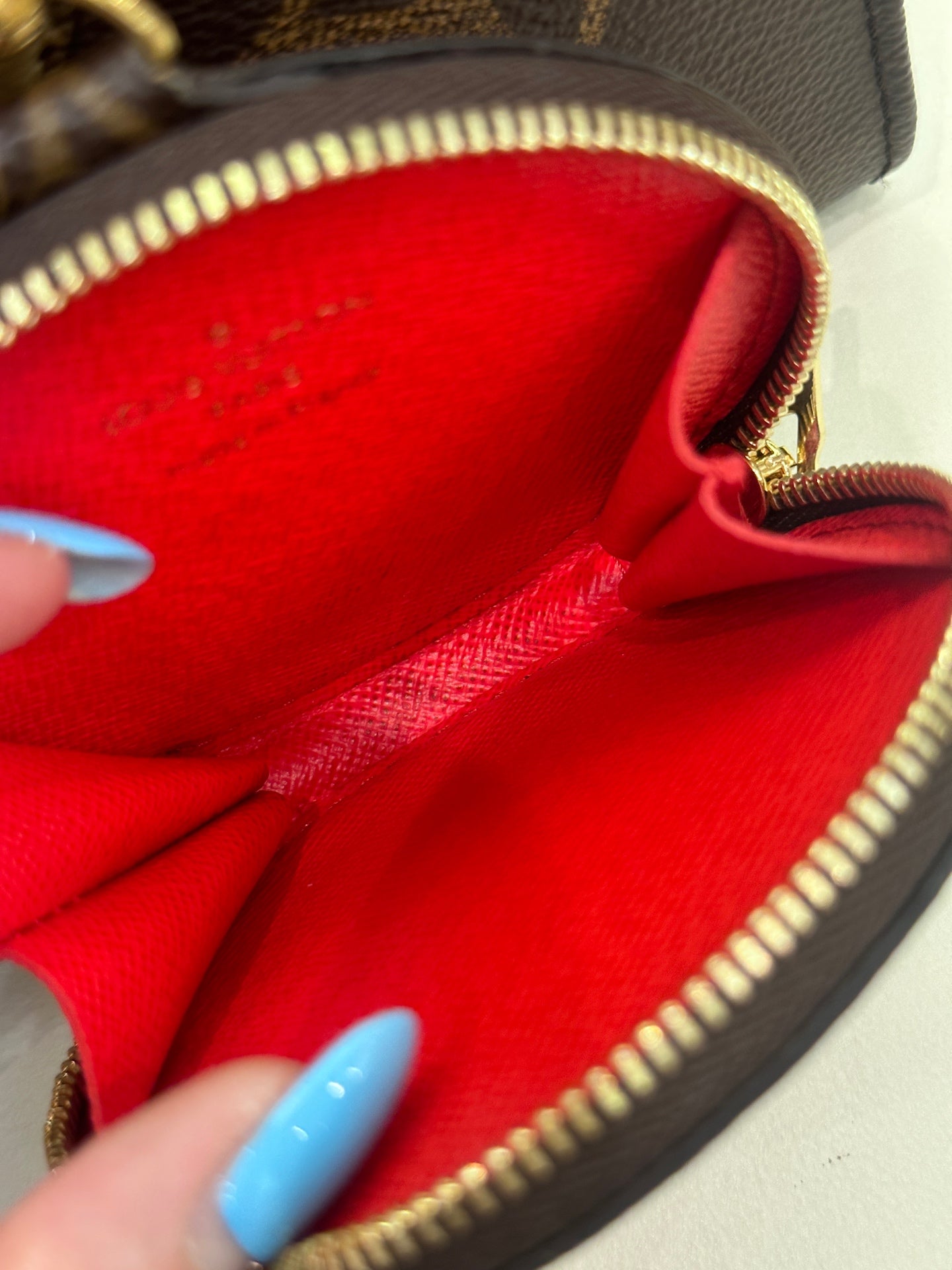Louis Vuitton Onthego Crossbody 25 x 13 x 10 M46653