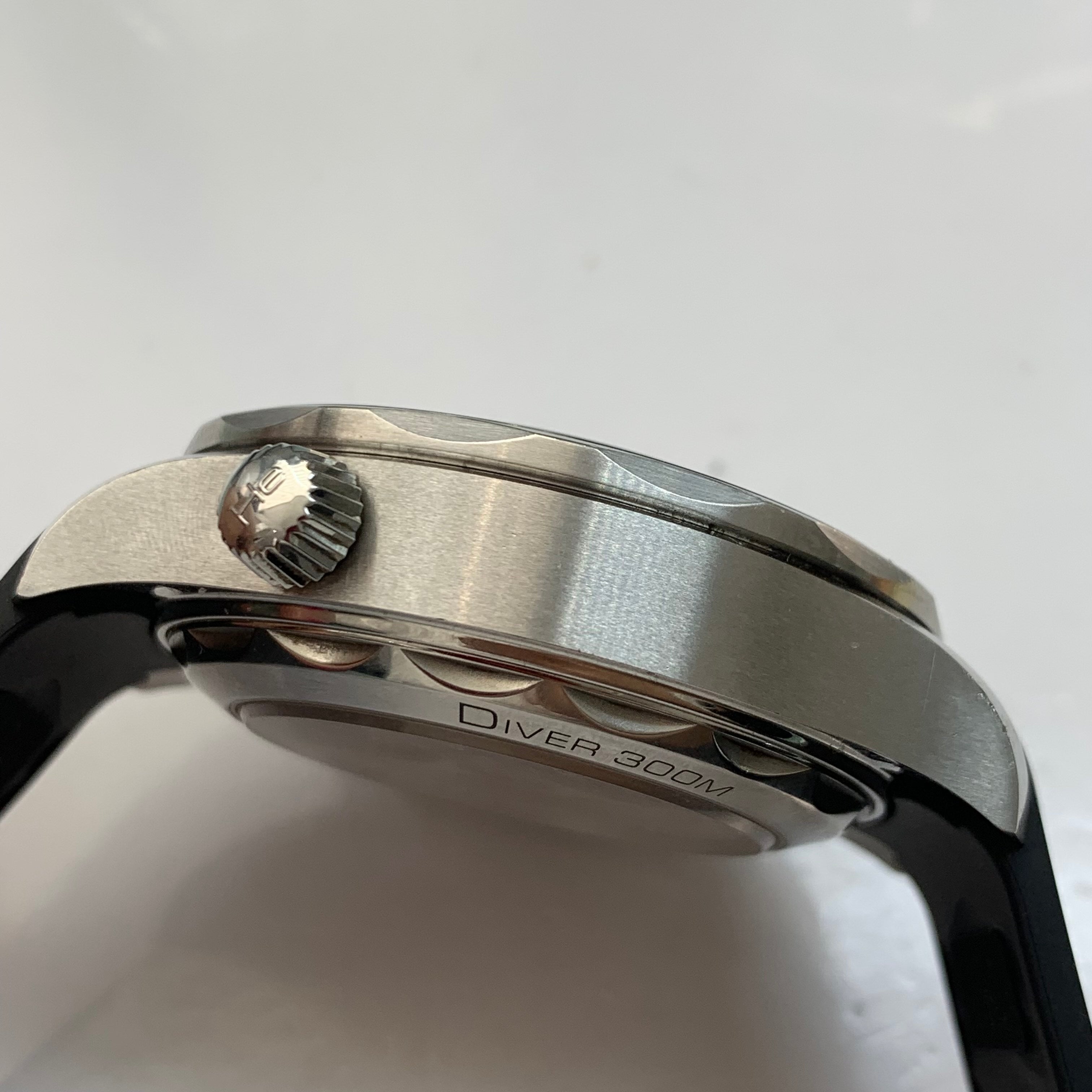 Omega Seahorse Series 44 210.32.44.51.01.001