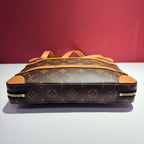 Louis Vuitton Messenger Bag M68494
