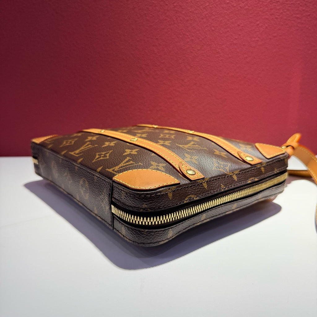 Louis Vuitton Messenger Bag M68494