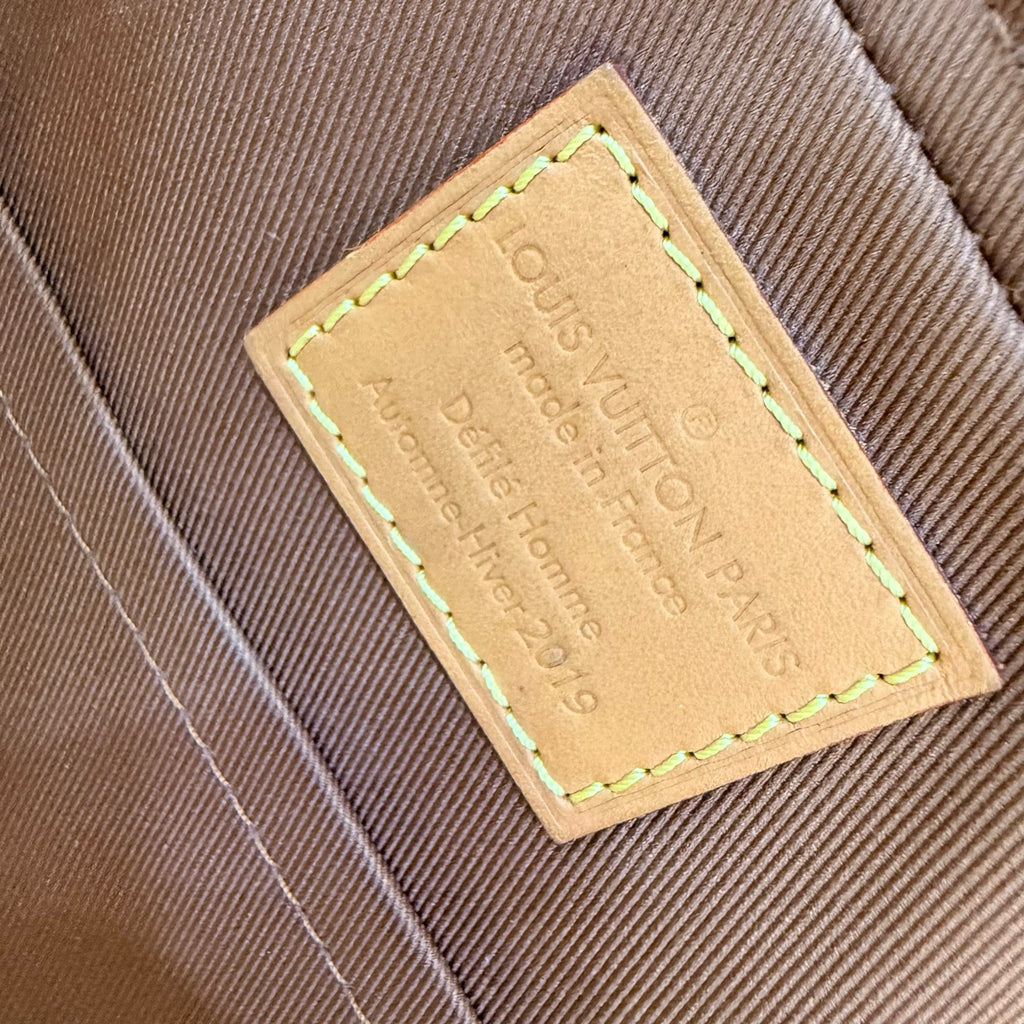 Louis Vuitton Messenger Bag M68494