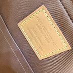Louis Vuitton Messenger Bag M68494
