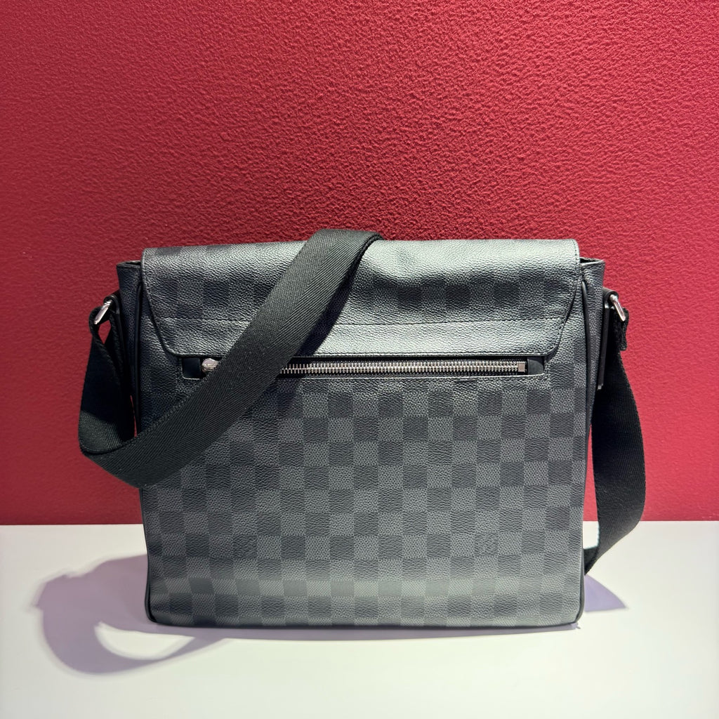 Louis Vuitton Black Messenger Bag 32 cm long x 8 cm wide x 32 cm high N41272