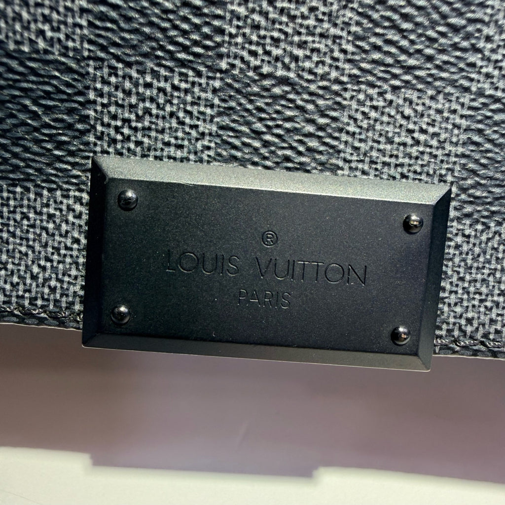 Louis Vuitton Black Messenger Bag 32 cm long x 8 cm wide x 32 cm high N41272