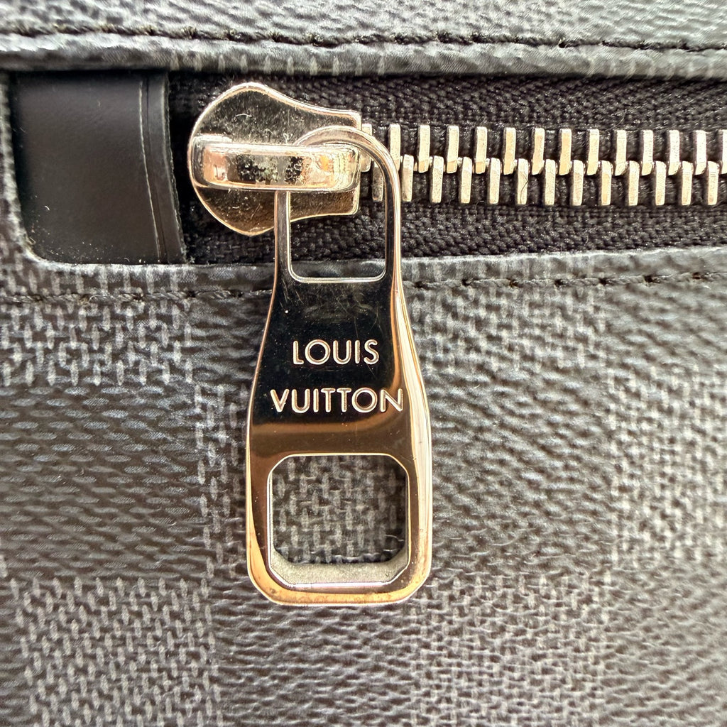Louis Vuitton Black Messenger Bag 32 cm long x 8 cm wide x 32 cm high N41272
