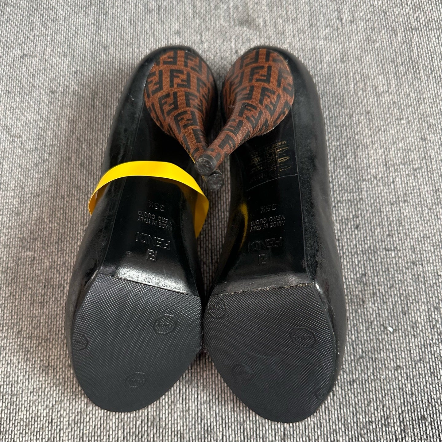 空白 Black High heels
