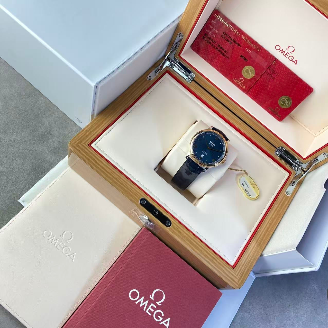 Omega Flying Disc Series 39.5 424.23.40.20.03.001