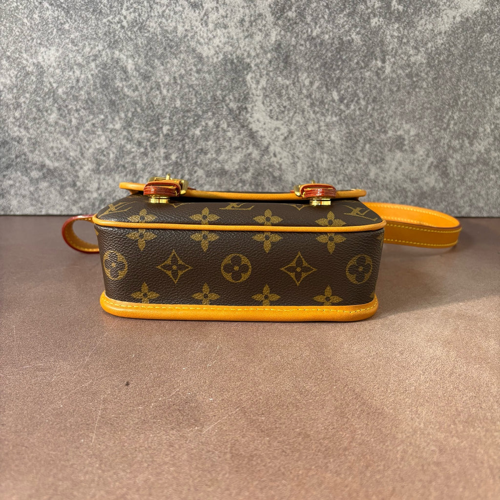 Louis Vuitton Messenger Bag