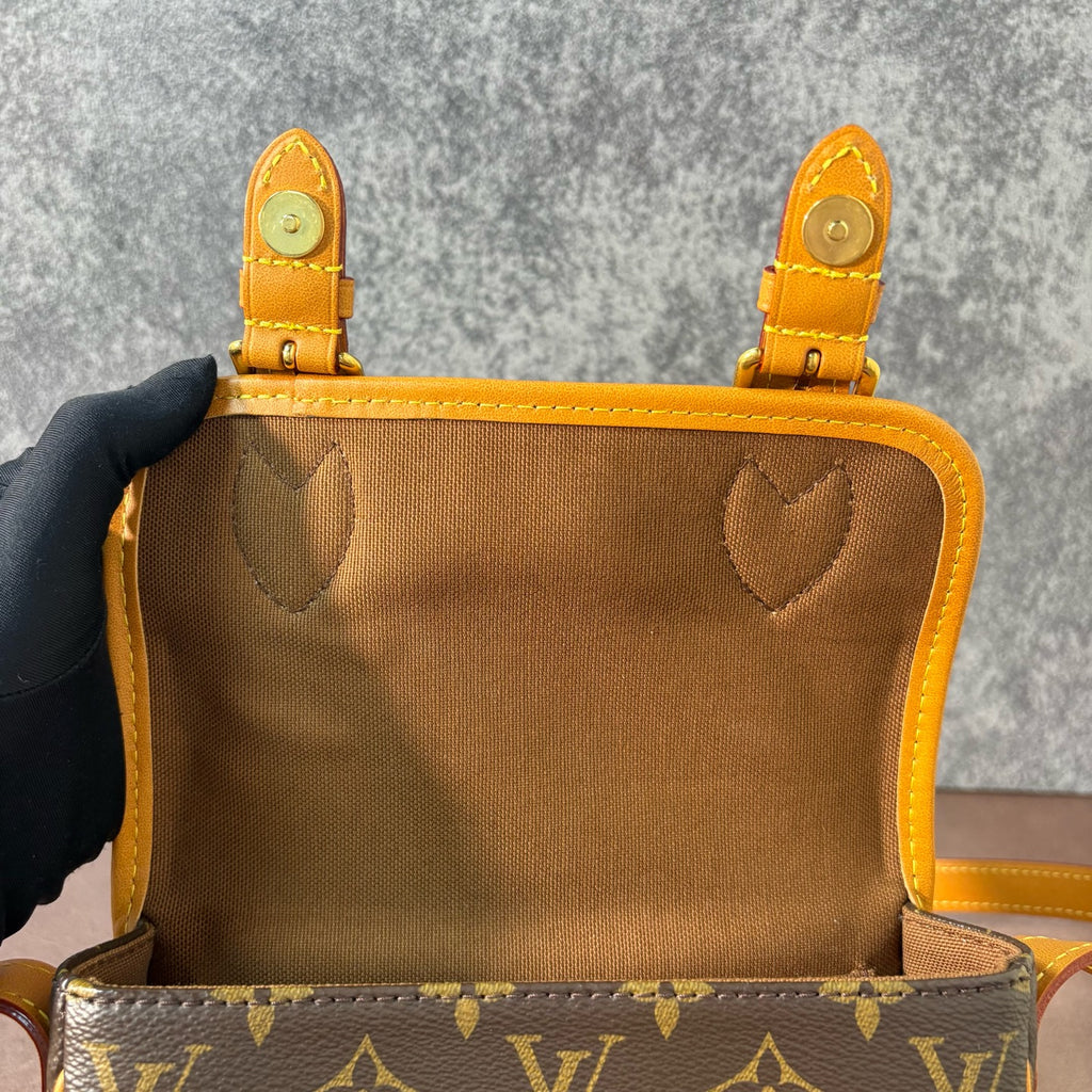 Louis Vuitton Messenger Bag