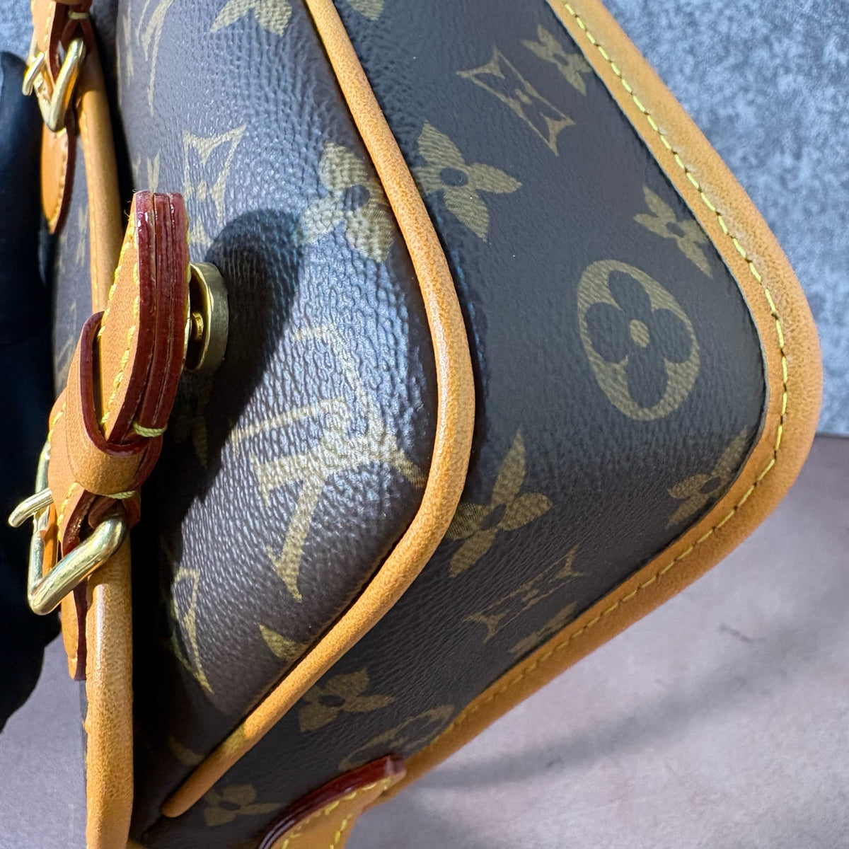 Louis Vuitton Messenger Bag