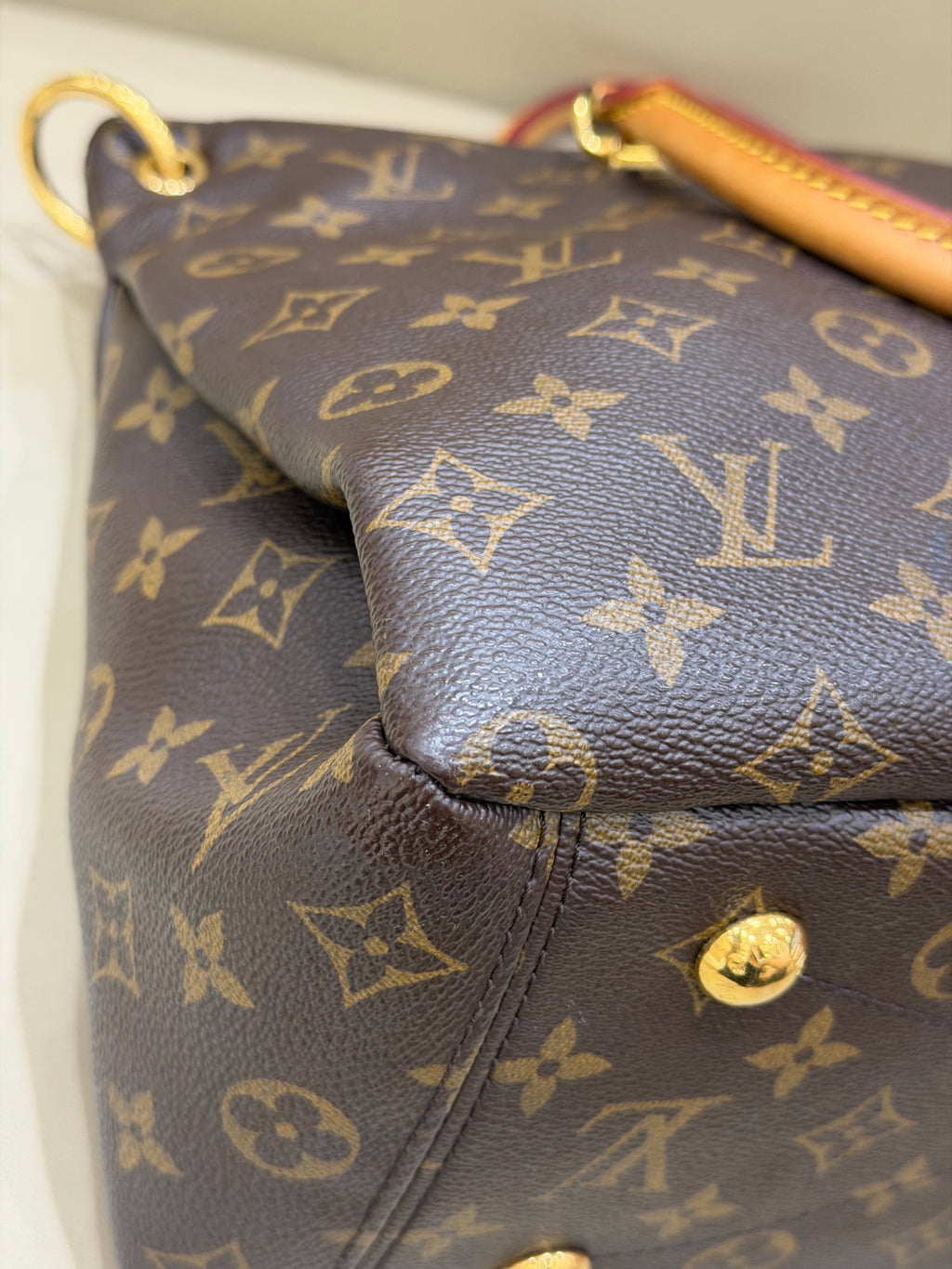 Louis Vuitton Crossbody Length 34 x Width 12 x Height 26 cm M40906