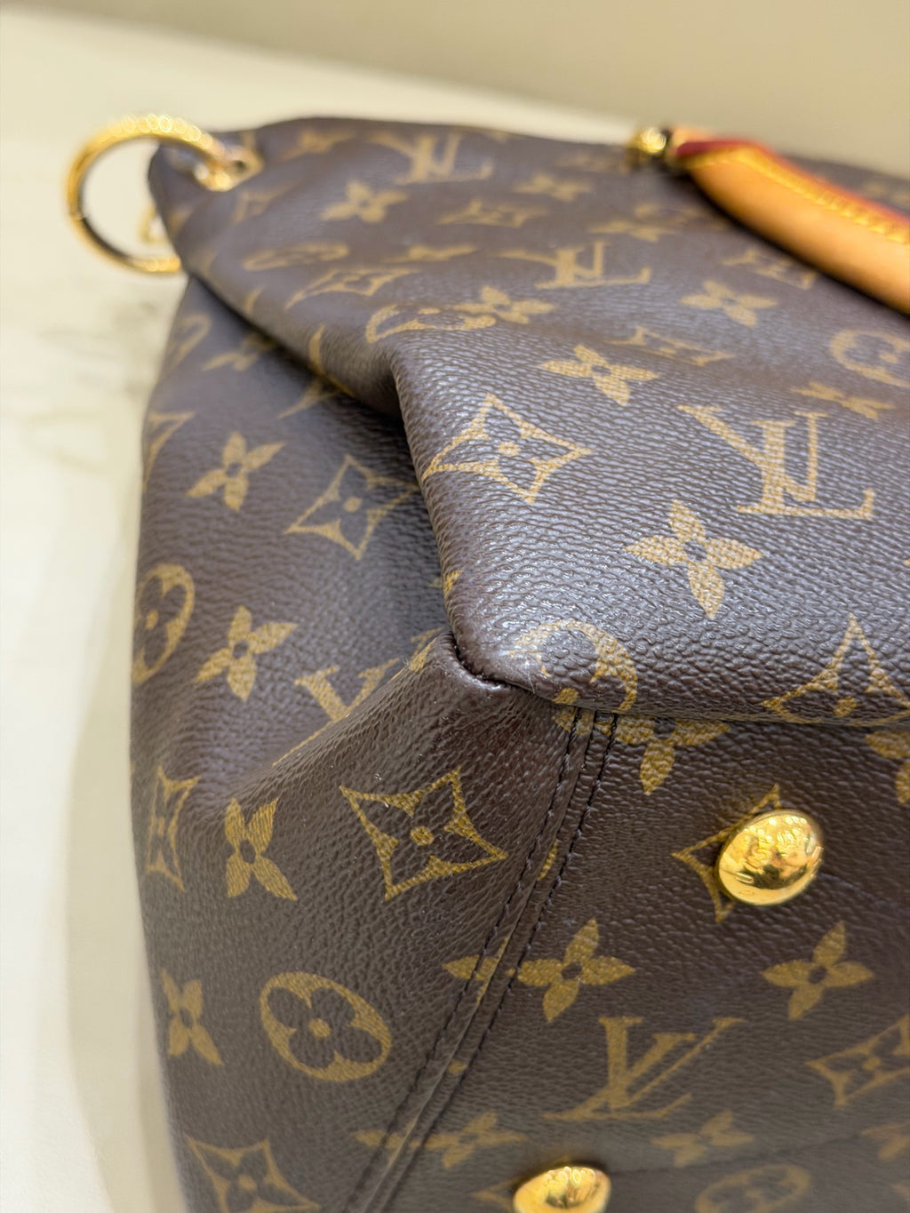 Louis Vuitton Crossbody Length 34 x Width 12 x Height 26 cm M40906