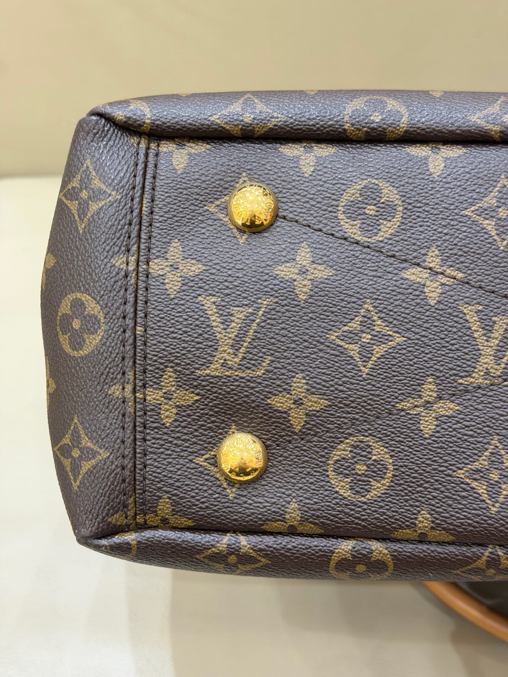 Louis Vuitton Crossbody Length 34 x Width 12 x Height 26 cm M40906