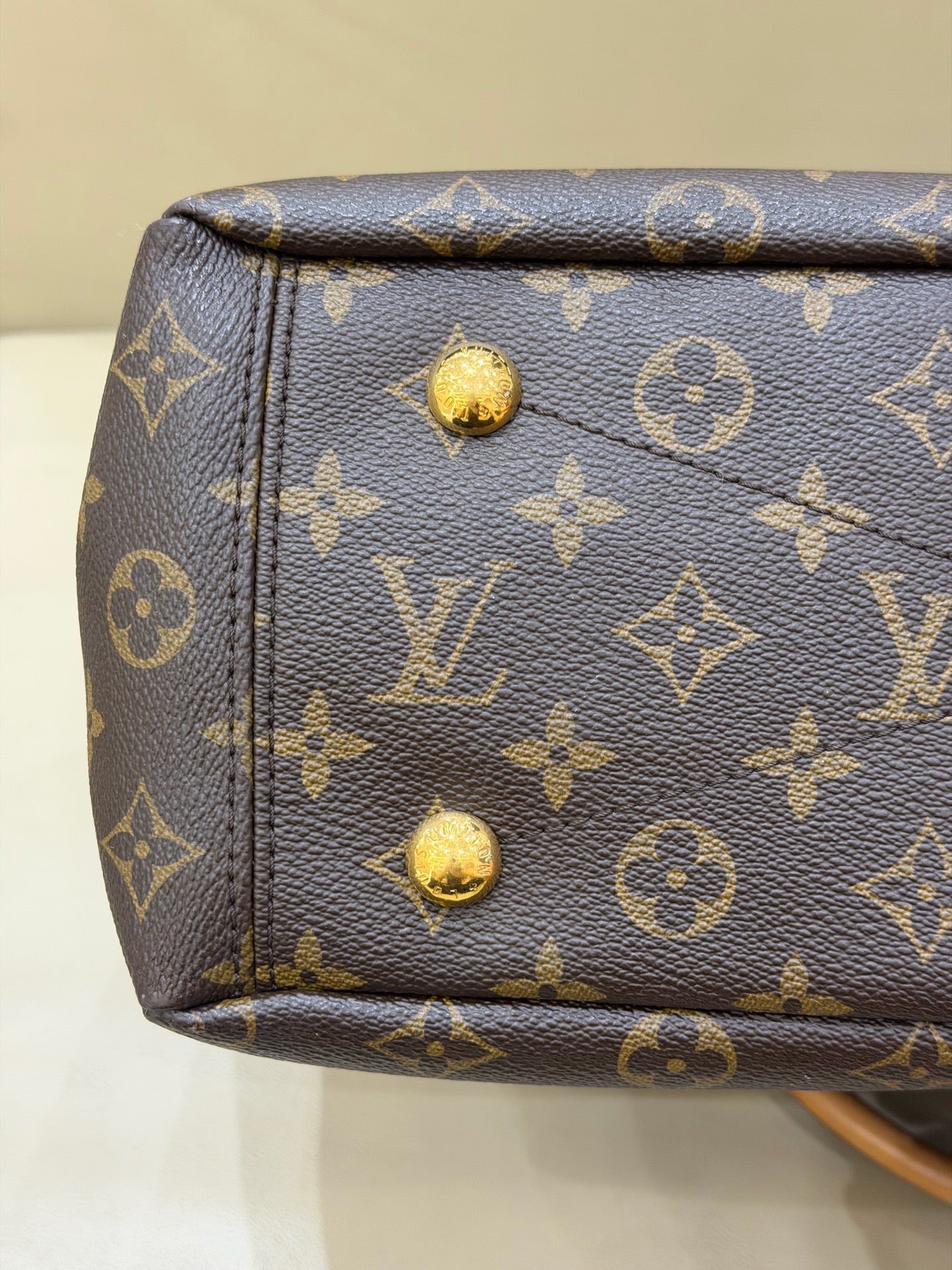 Louis Vuitton Crossbody Length 34 x Width 12 x Height 26 cm M40906