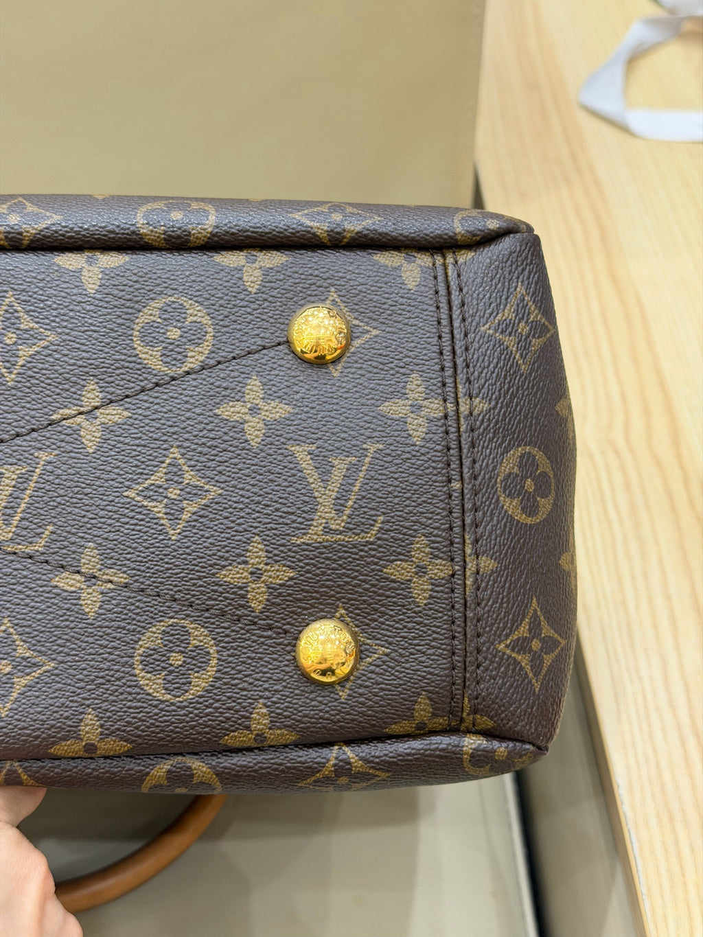 Louis Vuitton Crossbody Length 34 x Width 12 x Height 26 cm M40906