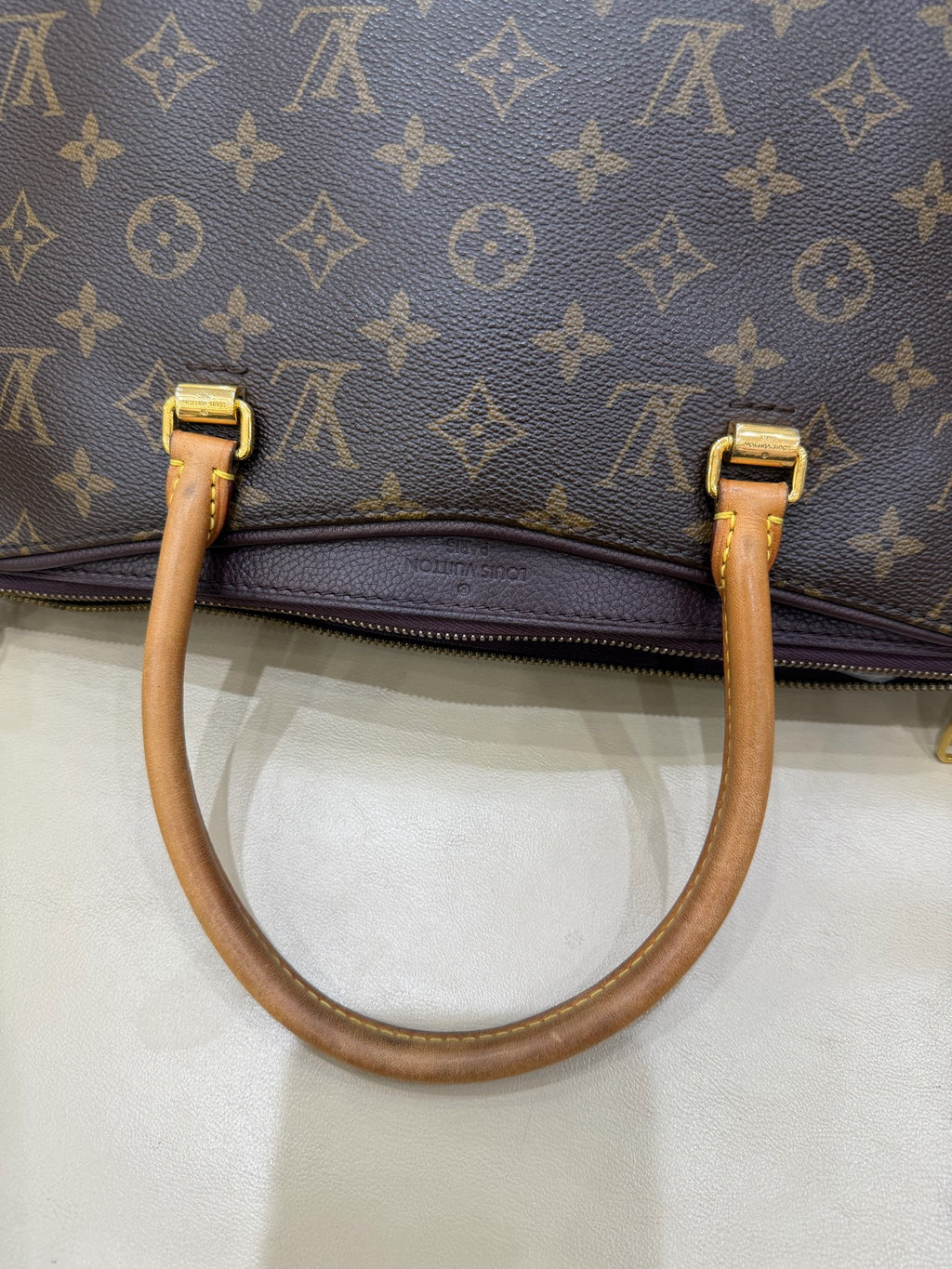 Louis Vuitton Crossbody Length 34 x Width 12 x Height 26 cm M40906