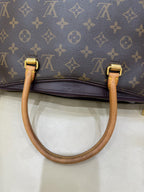 Louis Vuitton Crossbody Length 34 x Width 12 x Height 26 cm M40906