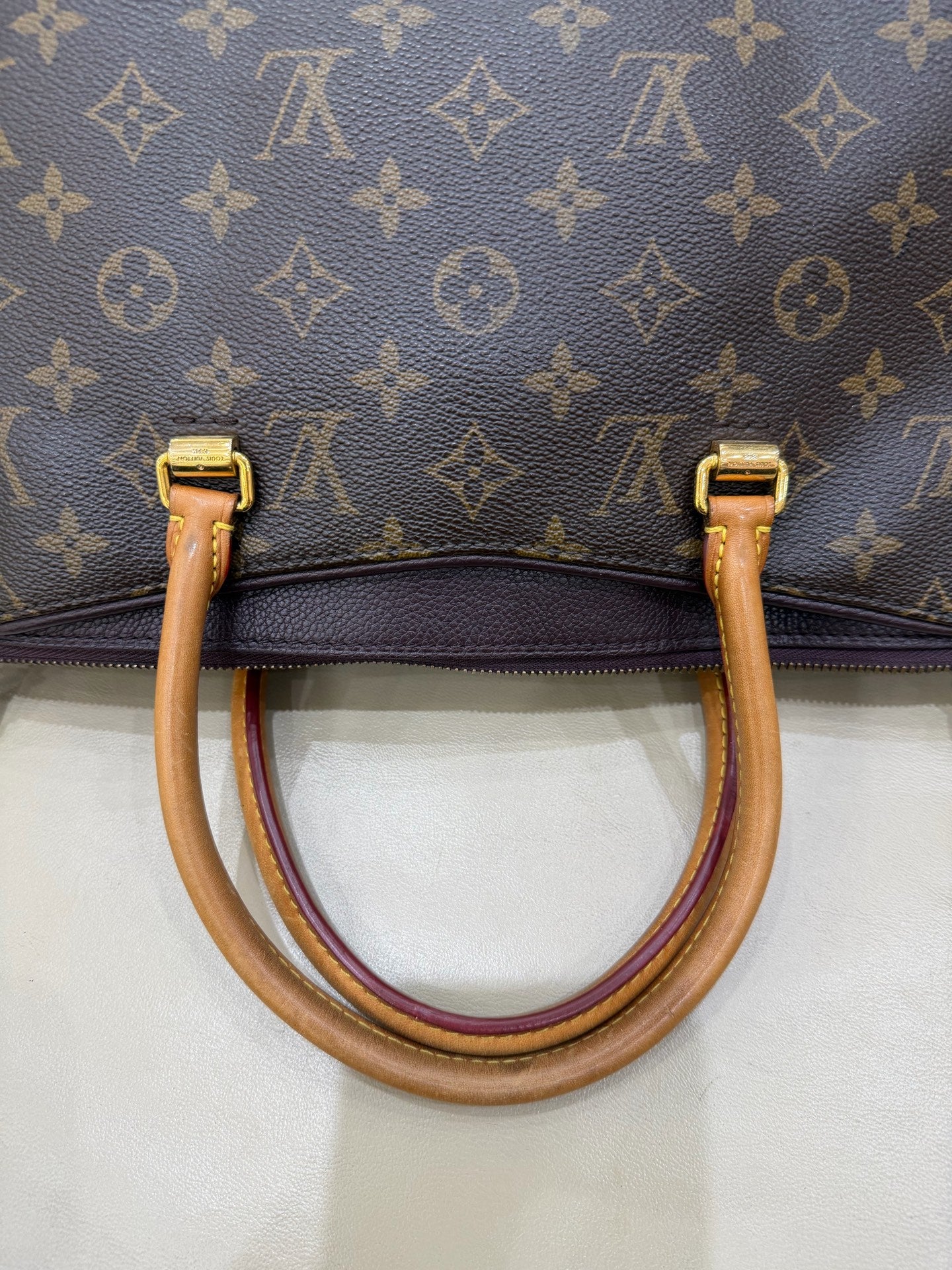 Louis Vuitton Crossbody Length 34 x Width 12 x Height 26 cm M40906